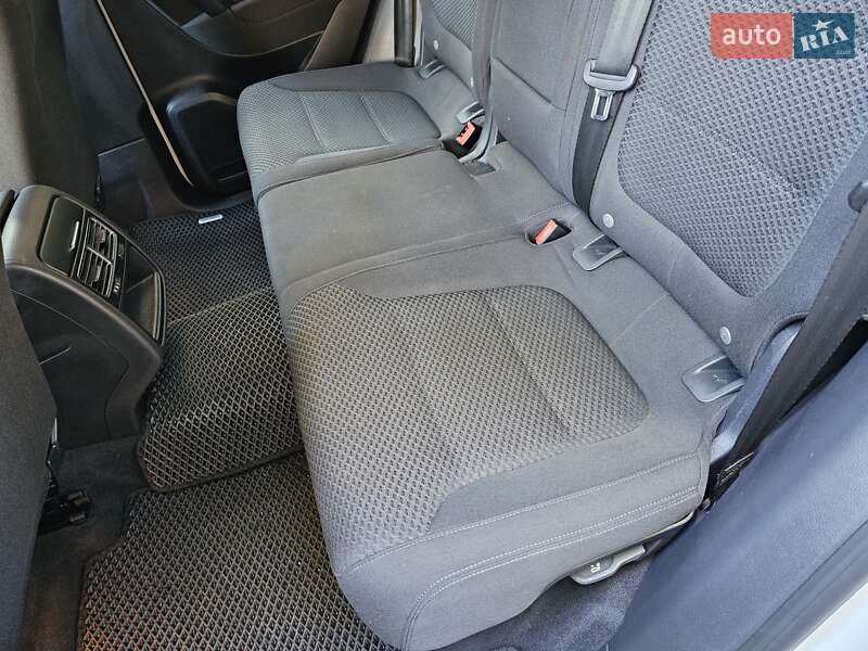 Внедорожник / Кроссовер Volkswagen Touareg 2013 в Броварах