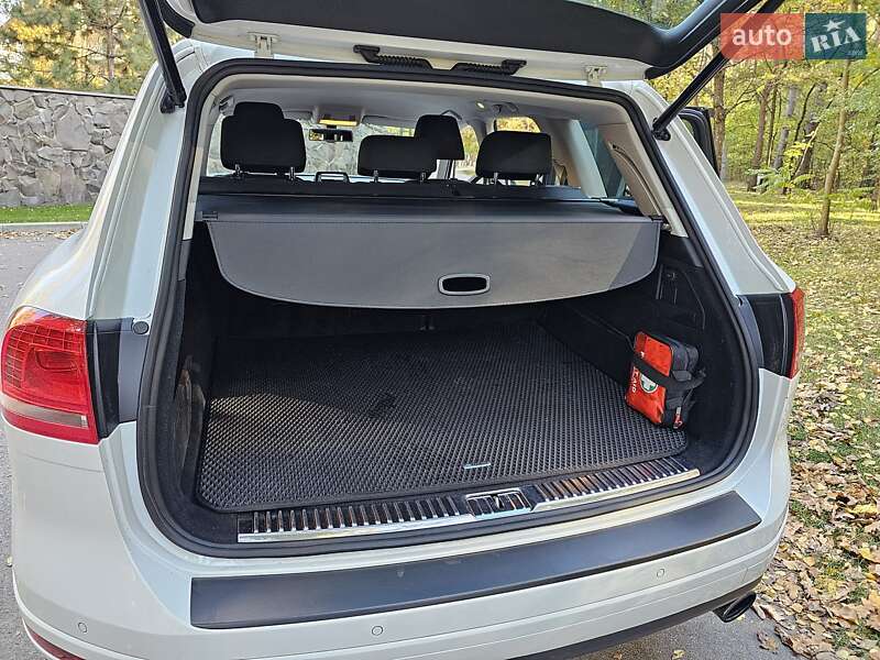 Внедорожник / Кроссовер Volkswagen Touareg 2013 в Броварах