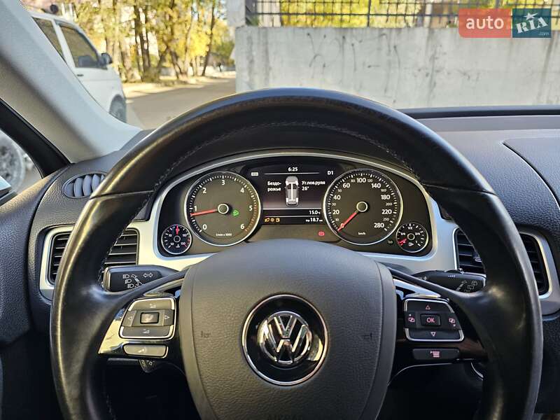 Внедорожник / Кроссовер Volkswagen Touareg 2013 в Броварах