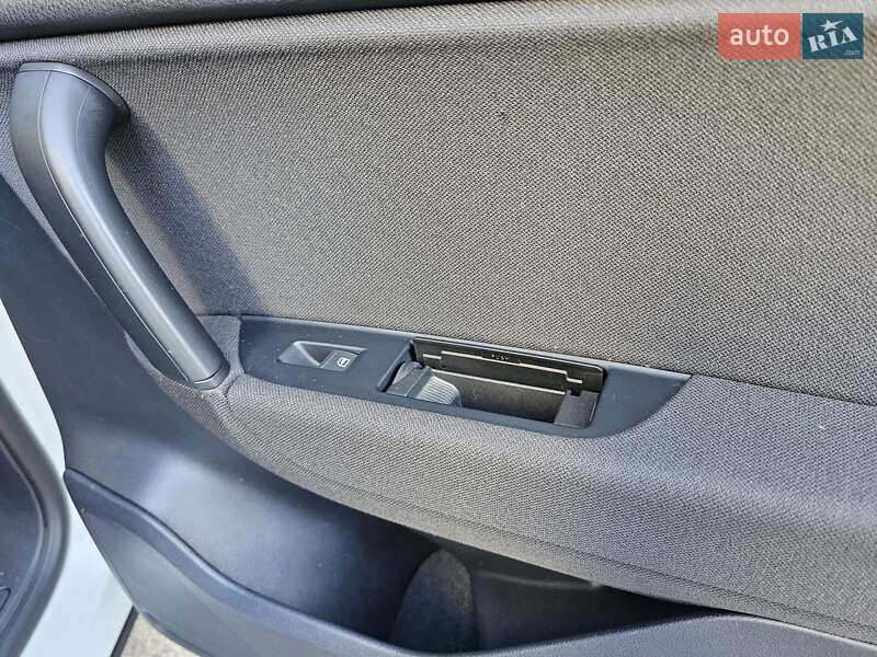 Внедорожник / Кроссовер Volkswagen Touareg 2013 в Броварах