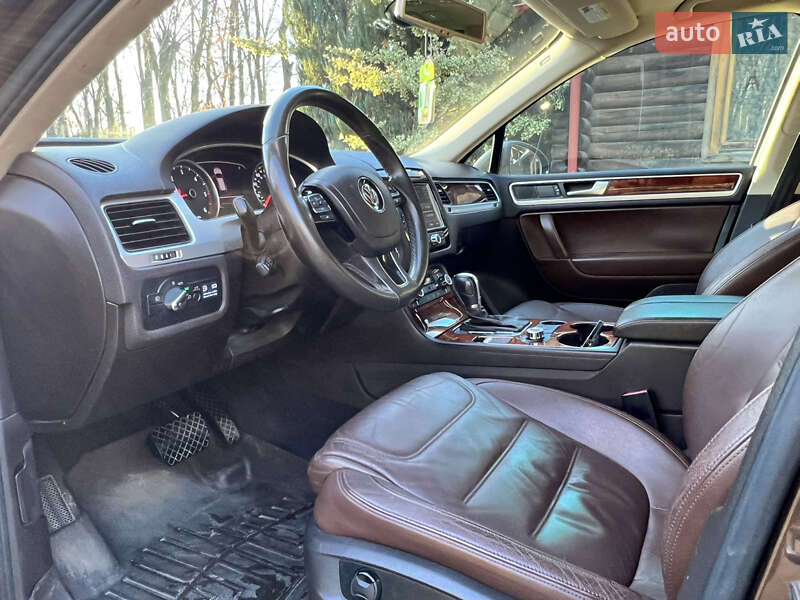 Внедорожник / Кроссовер Volkswagen Touareg 2012 в Трускавце