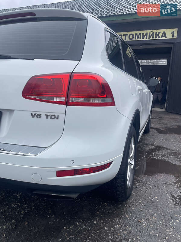 Позашляховик / Кросовер Volkswagen Touareg 2012 в Кам'янському