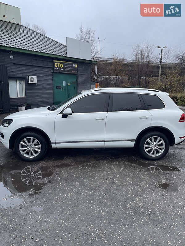 Позашляховик / Кросовер Volkswagen Touareg 2012 в Кам'янському