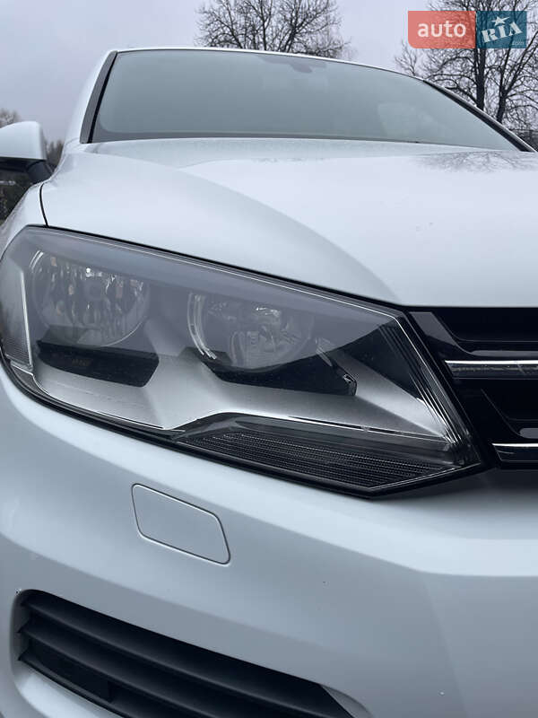 Позашляховик / Кросовер Volkswagen Touareg 2012 в Кам'янському