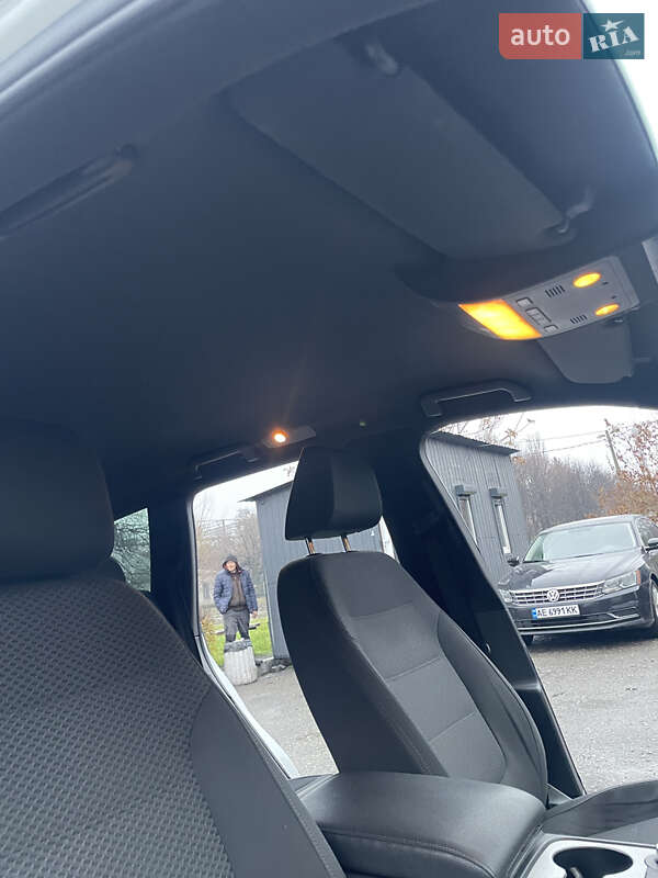 Позашляховик / Кросовер Volkswagen Touareg 2012 в Кам'янському