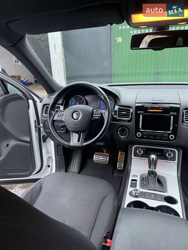Позашляховик / Кросовер Volkswagen Touareg 2012 в Кам'янському
