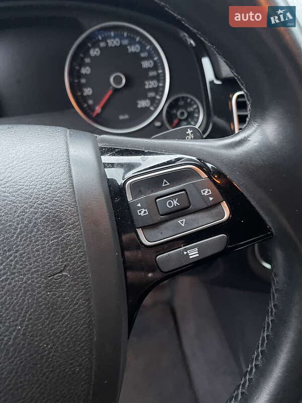 Позашляховик / Кросовер Volkswagen Touareg 2012 в Кам'янському