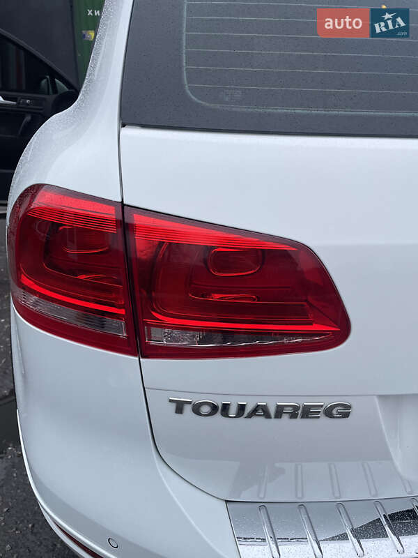 Позашляховик / Кросовер Volkswagen Touareg 2012 в Кам'янському