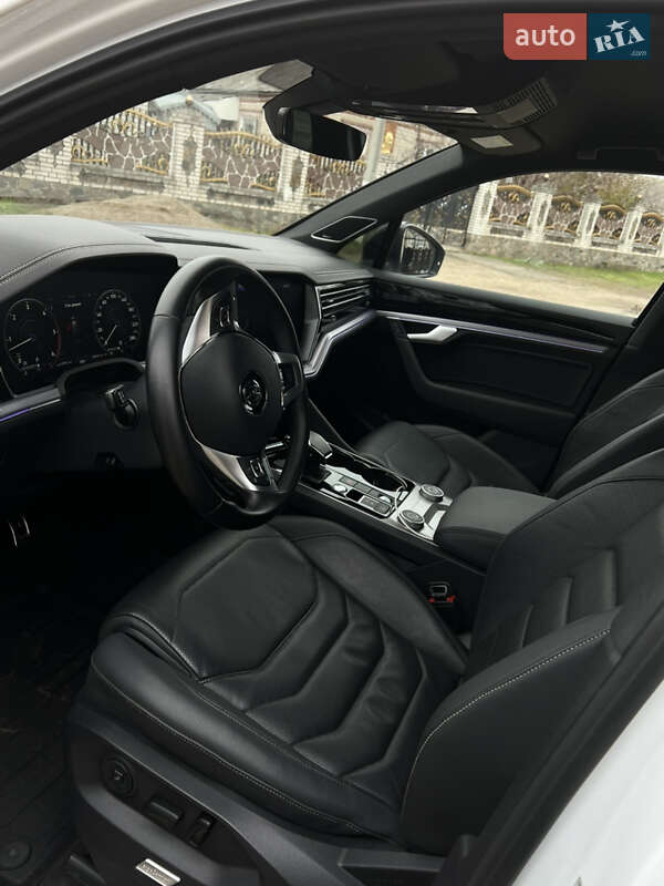 Внедорожник / Кроссовер Volkswagen Touareg 2019 в Первомайске