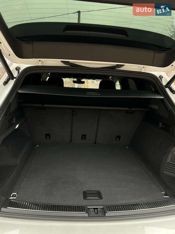 Внедорожник / Кроссовер Volkswagen Touareg 2019 в Первомайске