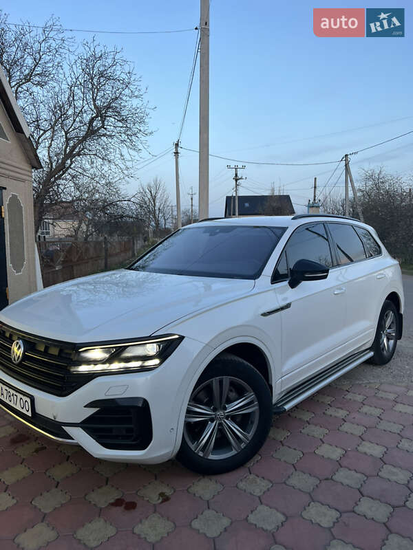 Внедорожник / Кроссовер Volkswagen Touareg 2019 в Первомайске