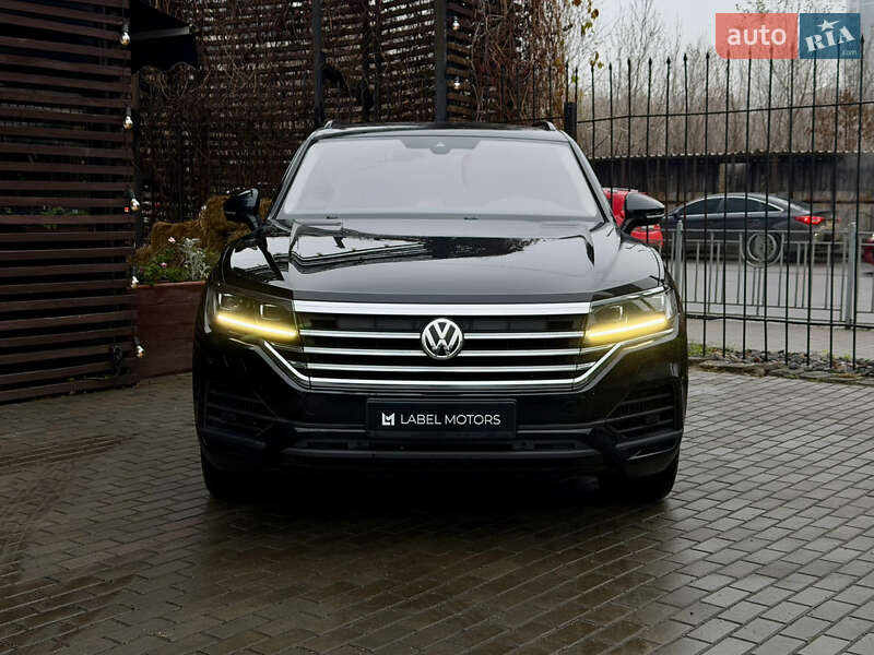 Внедорожник / Кроссовер Volkswagen Touareg 2019 в Киеве