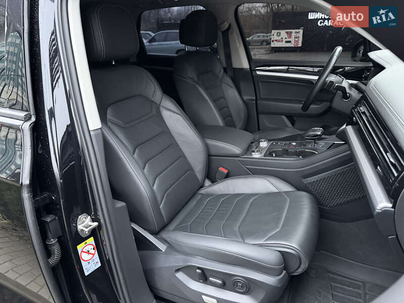 Внедорожник / Кроссовер Volkswagen Touareg 2019 в Киеве