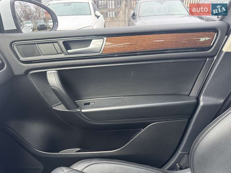Внедорожник / Кроссовер Volkswagen Touareg 2017 в Тернополе