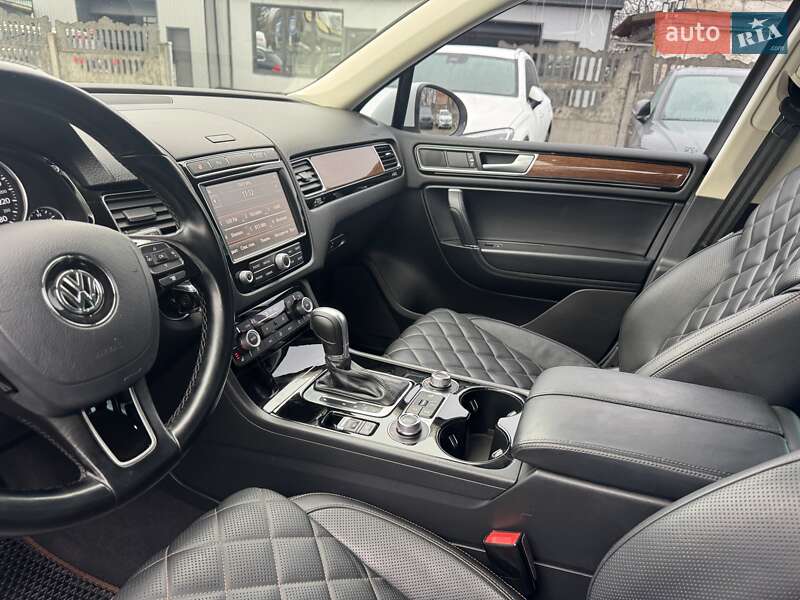Внедорожник / Кроссовер Volkswagen Touareg 2017 в Тернополе