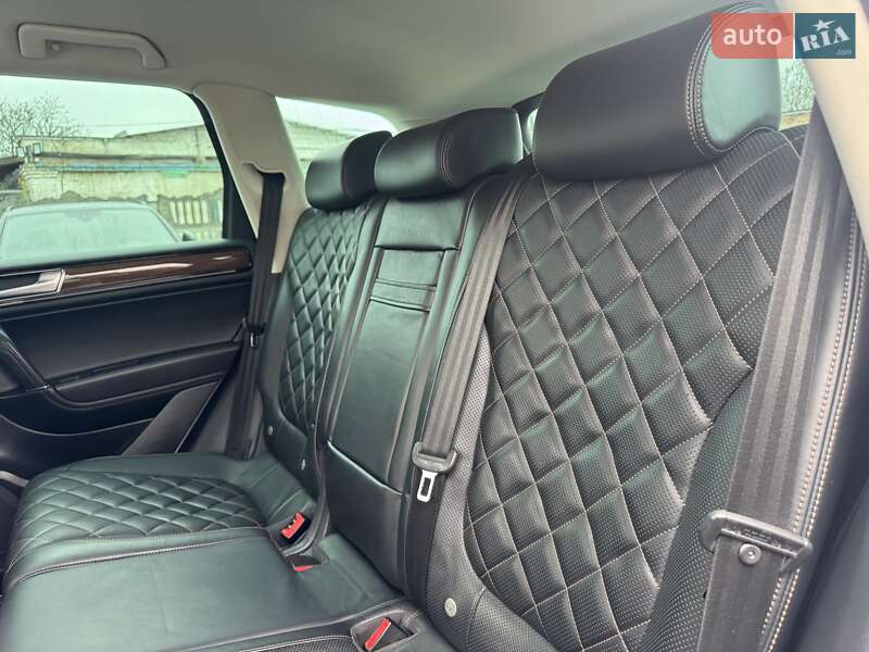 Внедорожник / Кроссовер Volkswagen Touareg 2017 в Тернополе
