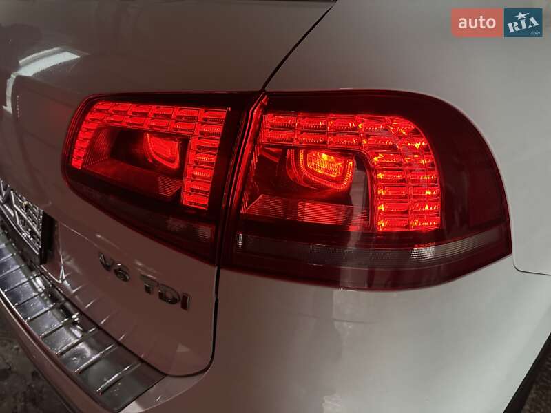 Внедорожник / Кроссовер Volkswagen Touareg 2017 в Тернополе