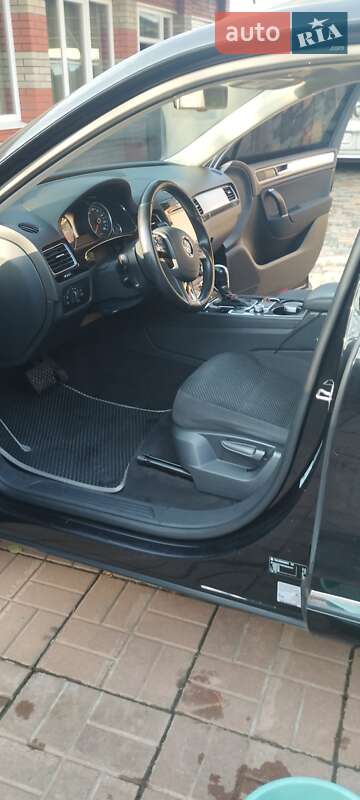 Внедорожник / Кроссовер Volkswagen Touareg 2014 в Кривом Роге