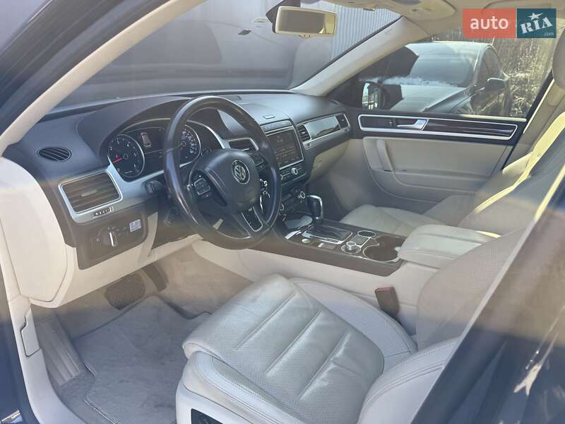 Внедорожник / Кроссовер Volkswagen Touareg 2016 в Львове