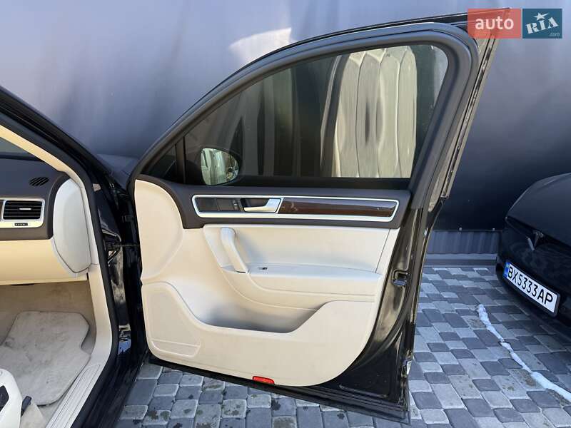 Внедорожник / Кроссовер Volkswagen Touareg 2016 в Львове