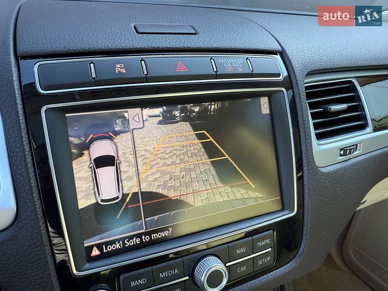 Внедорожник / Кроссовер Volkswagen Touareg 2016 в Львове