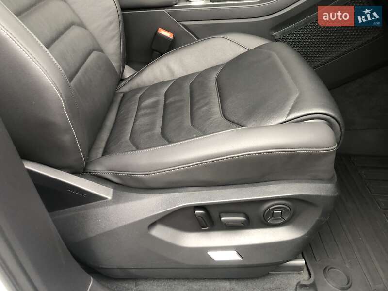 Позашляховик / Кросовер Volkswagen Touareg 2021 в Києві фото 32 Позашляховик / Кросовер Volkswagen Touareg 2021 в Києві