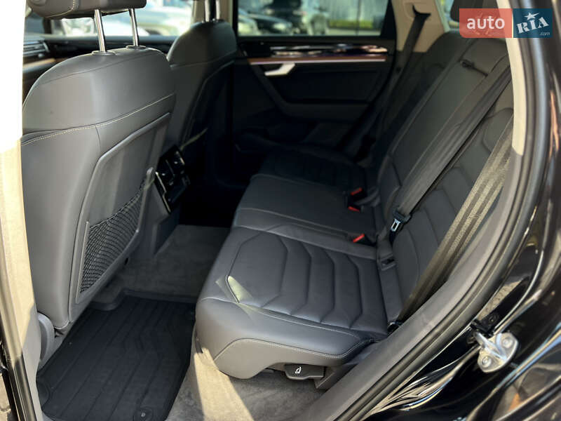 Внедорожник / Кроссовер Volkswagen Touareg 2018 в Одессе