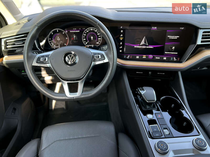 Внедорожник / Кроссовер Volkswagen Touareg 2018 в Одессе