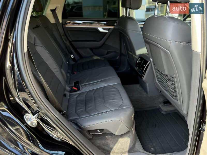 Внедорожник / Кроссовер Volkswagen Touareg 2018 в Одессе