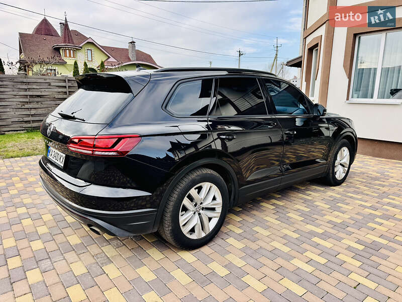 Внедорожник / Кроссовер Volkswagen Touareg 2019 в Киеве