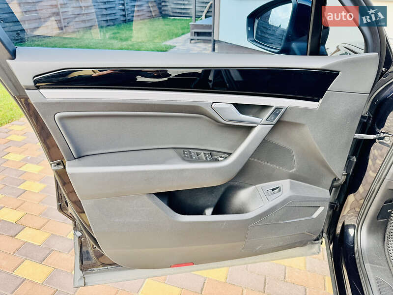 Внедорожник / Кроссовер Volkswagen Touareg 2019 в Киеве