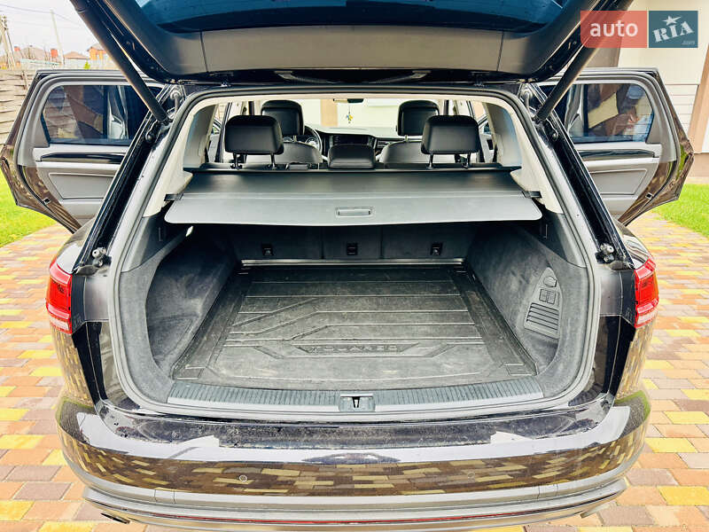 Внедорожник / Кроссовер Volkswagen Touareg 2019 в Киеве