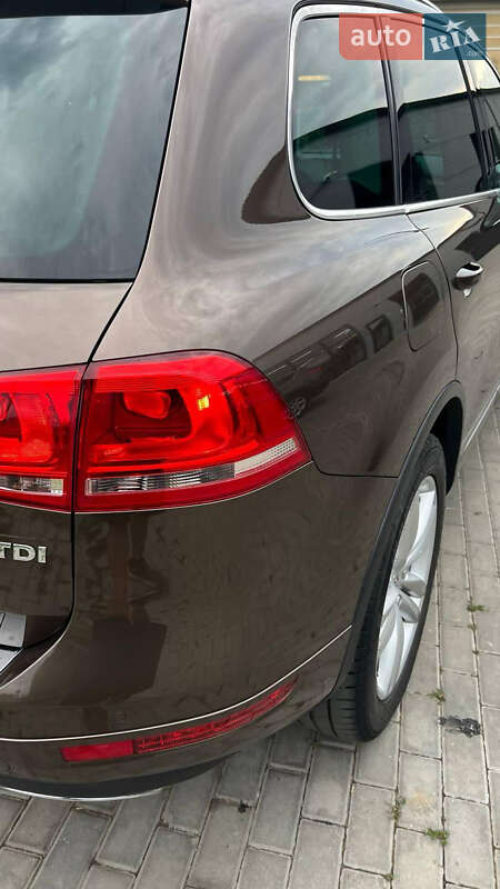 Позашляховик / Кросовер Volkswagen Touareg 2010 в Новоселиці