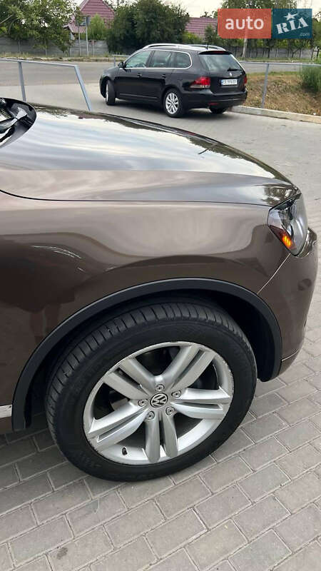 Позашляховик / Кросовер Volkswagen Touareg 2010 в Новоселиці