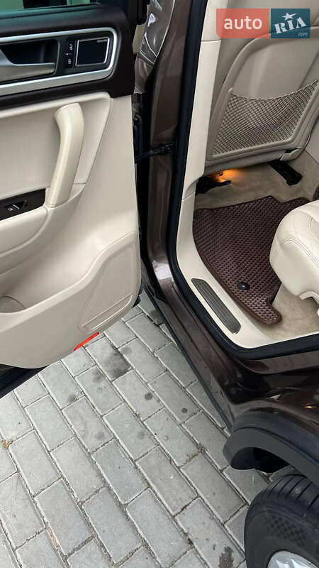 Позашляховик / Кросовер Volkswagen Touareg 2010 в Новоселиці