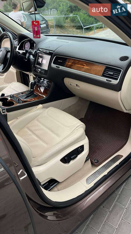 Позашляховик / Кросовер Volkswagen Touareg 2010 в Новоселиці