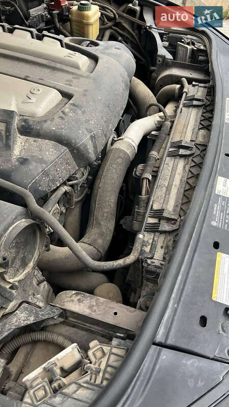 Позашляховик / Кросовер Volkswagen Touareg 2010 в Новоселиці