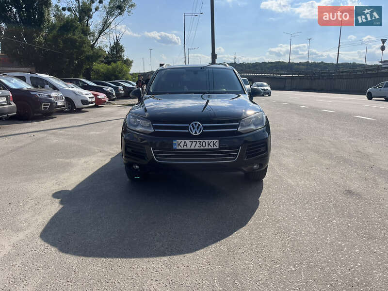 Позашляховик / Кросовер Volkswagen Touareg 2012 в Києві