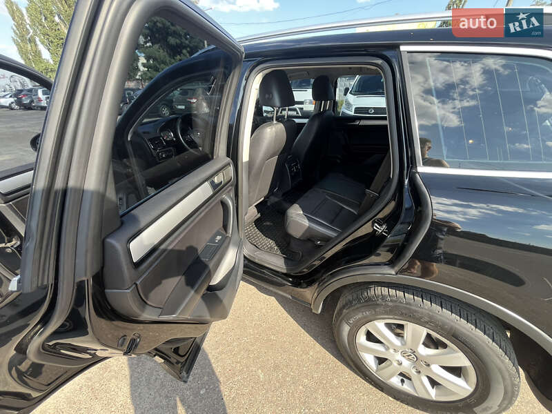 Позашляховик / Кросовер Volkswagen Touareg 2012 в Києві