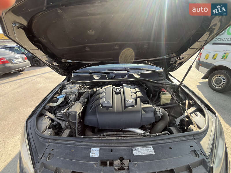 Позашляховик / Кросовер Volkswagen Touareg 2012 в Києві