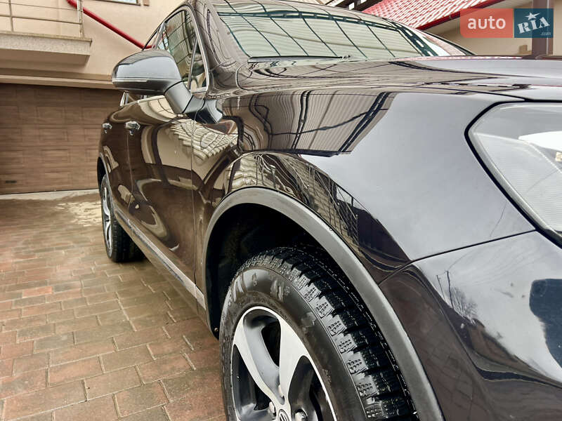 Внедорожник / Кроссовер Volkswagen Touareg 2010 в Черновцах