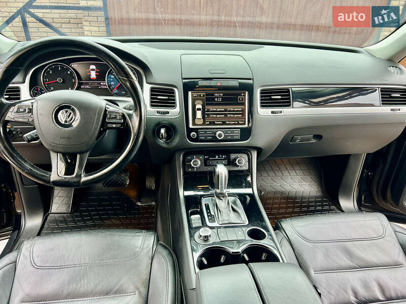 Внедорожник / Кроссовер Volkswagen Touareg 2010 в Черновцах