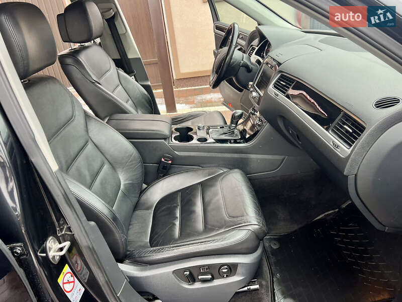 Внедорожник / Кроссовер Volkswagen Touareg 2010 в Черновцах