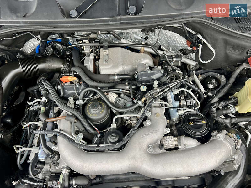 Внедорожник / Кроссовер Volkswagen Touareg 2010 в Черновцах