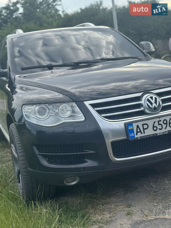 Внедорожник / Кроссовер Volkswagen Touareg 2010 в Шепетовке