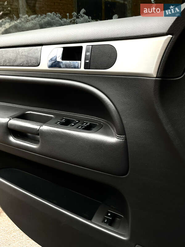 Внедорожник / Кроссовер Volkswagen Touareg 2007 в Ровно