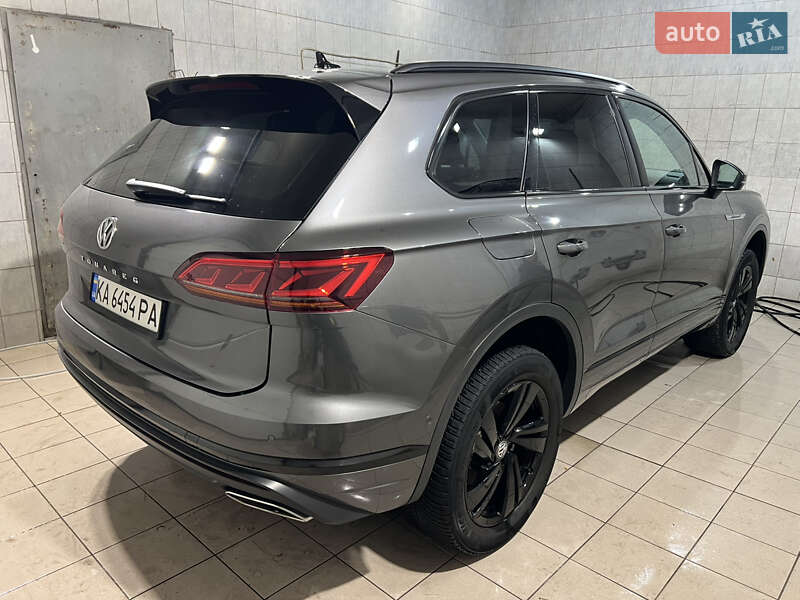 Позашляховик / Кросовер Volkswagen Touareg 2018 в Києві