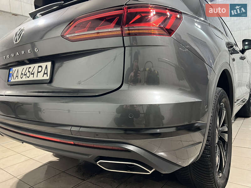 Позашляховик / Кросовер Volkswagen Touareg 2018 в Києві