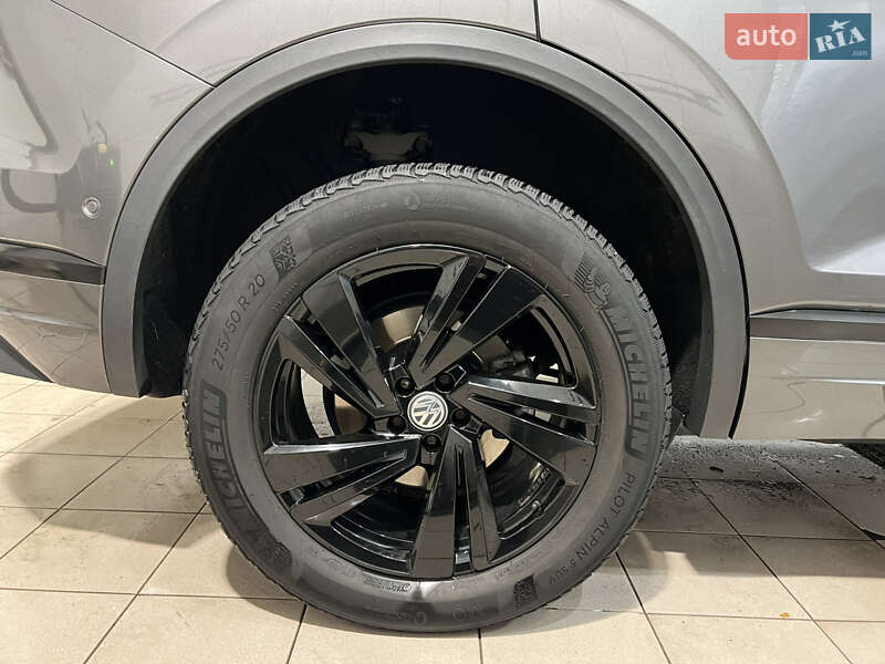 Позашляховик / Кросовер Volkswagen Touareg 2018 в Києві