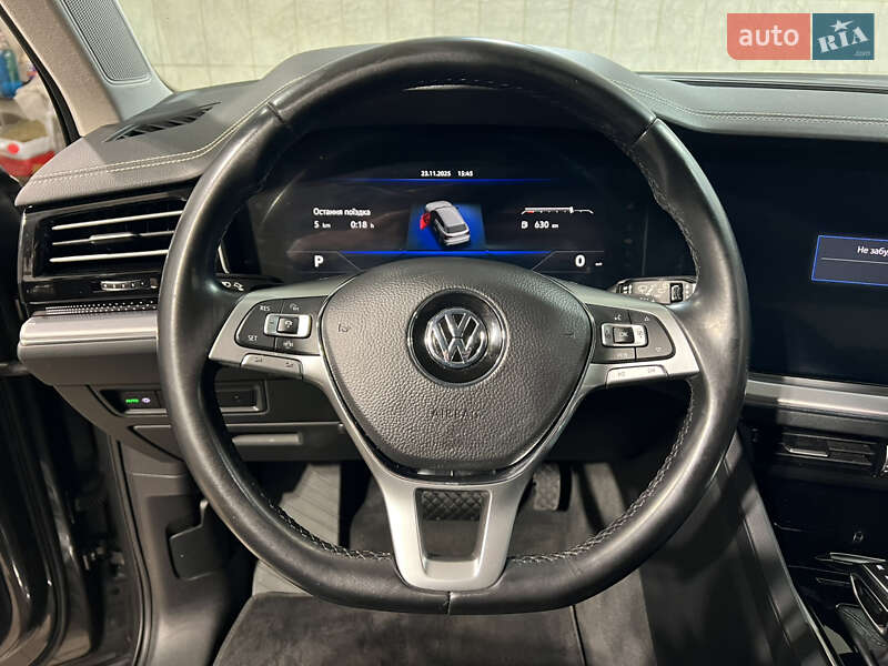 Позашляховик / Кросовер Volkswagen Touareg 2018 в Києві